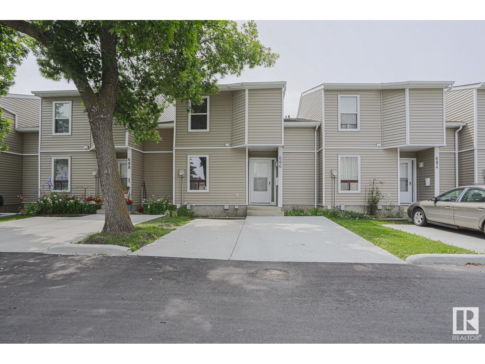 606 SADDLEBACK RD NW|Edmonton, Alberta T6J4Z3