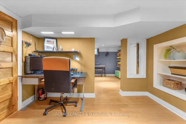 Additional image 38 of 43 Allister Ave