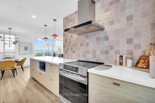 Additional image 4 of 35 Ormskirk Ave Unit 501