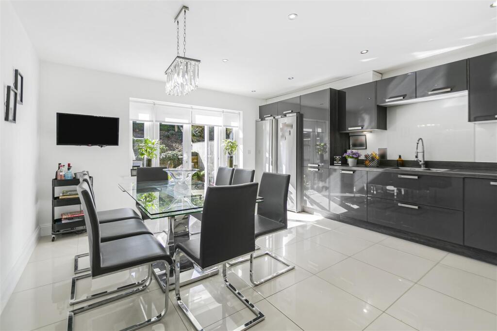 Additional image 28 of Green Close, Brookmans Park, AL9