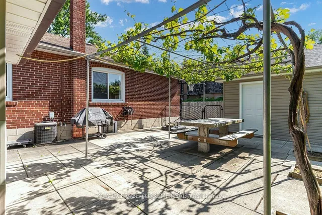 Additional image 30 of 74 Roberta Dr