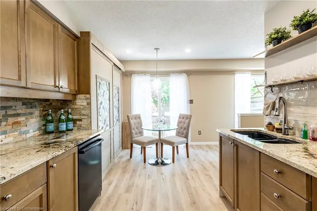 Additional image 15 of 584 Commonwealth Cres