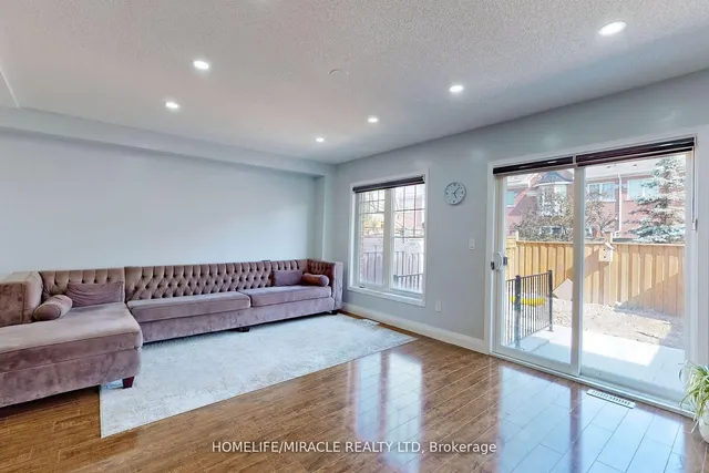 Additional image 14 of 15 Masseyfield St