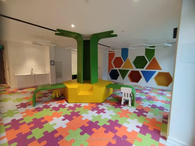 Additional image 23 of 8 Tippett Rd Unit 212