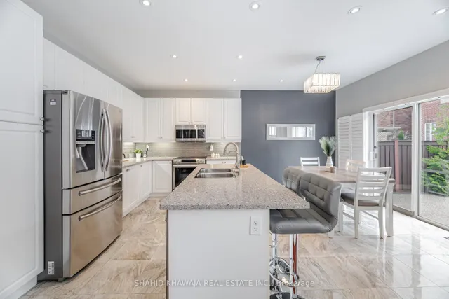 Additional image 14 of 355 Bessborough Dr