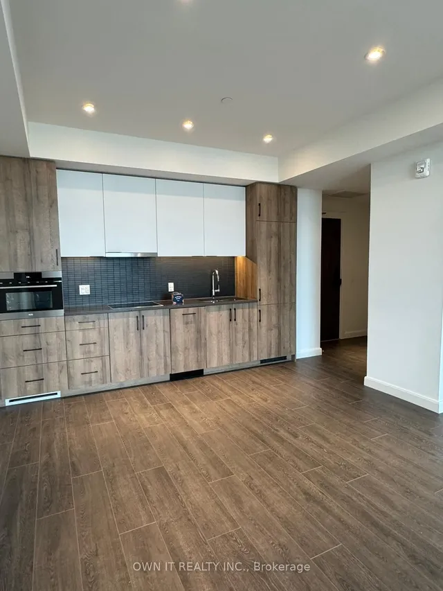 Additional image 5 of 741 King St Unit 608