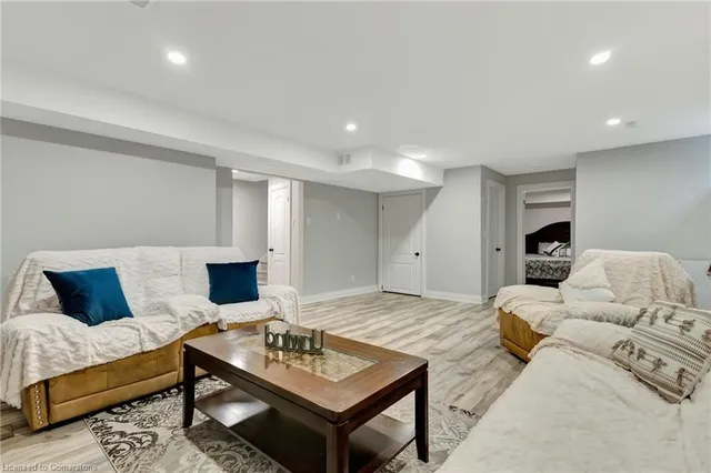 Additional image 36 of 101 Devonglen Dr