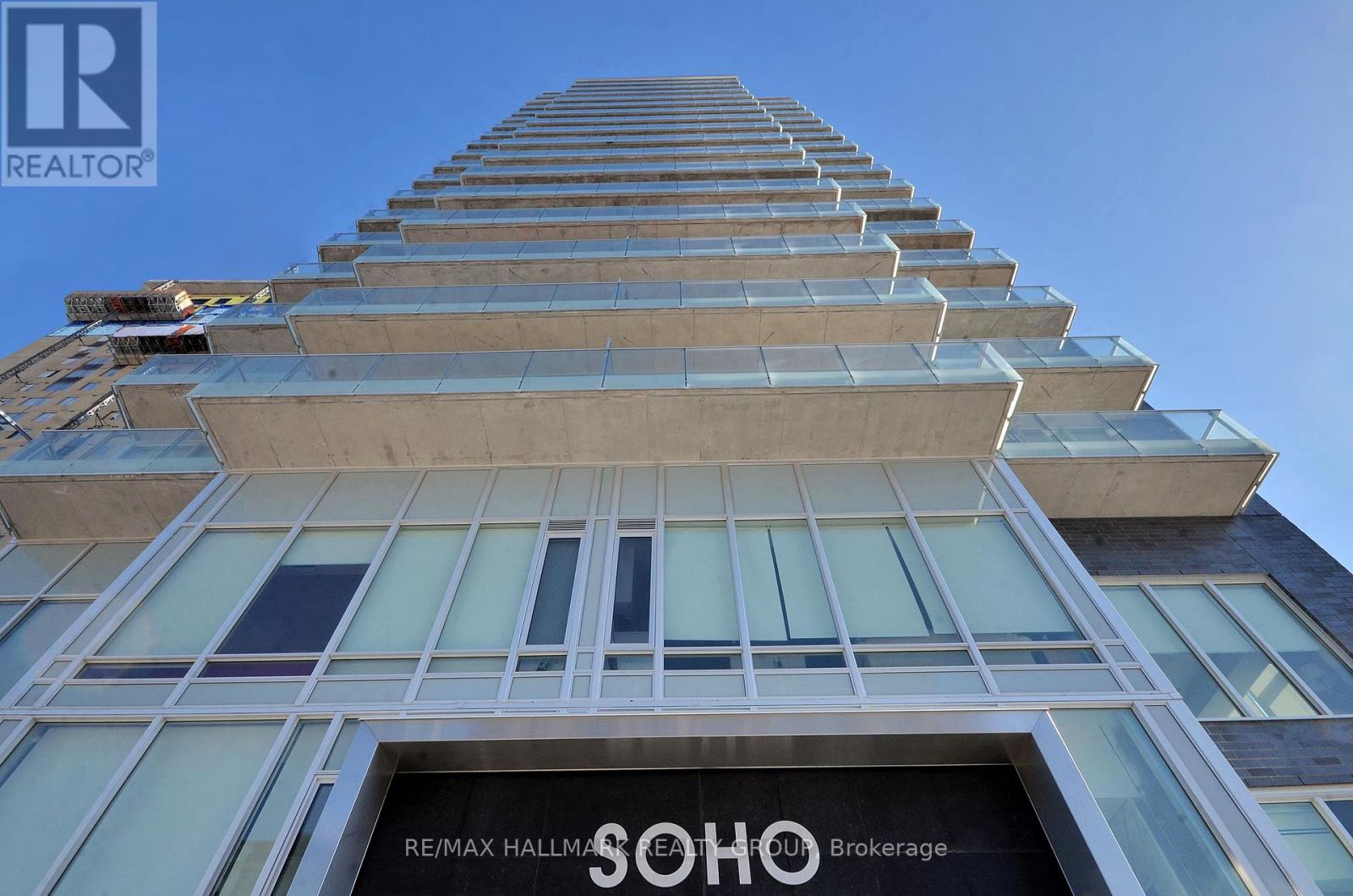 1805 - 111 CHAMPAGNE AVENUE|Ottawa, Ontario K1S5V3