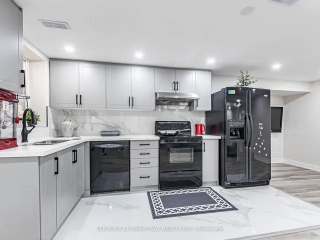 Additional image 37 of 38 Bottlebrush Dr