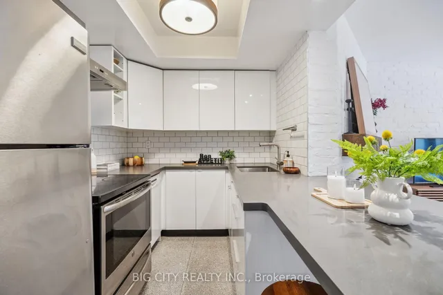 Additional image 10 of 570 Wellington St Unit 12B