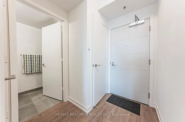 Additional image 6 of 203 College St Unit 2105