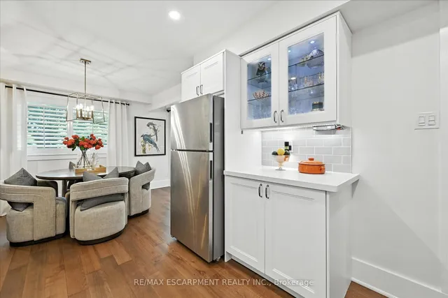 Additional image 16 of 445 Woodview Rd