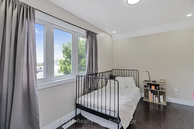 Additional image 24 of 25 Land St