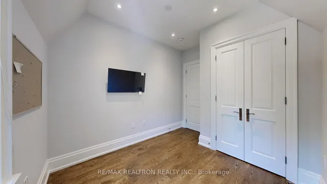 Additional image 36 of 71 Deloraine Ave