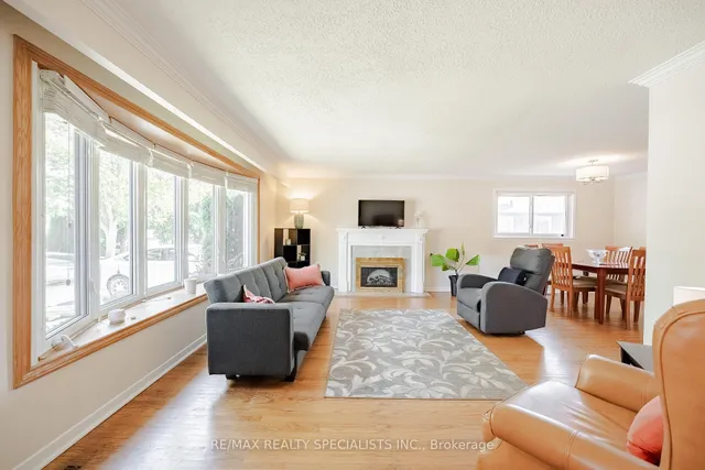 Additional image 5 of 211 Hazelglen Dr