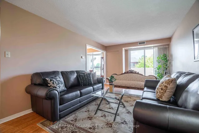 房产图片 11 - 416 Limeridge Rd 单元 216