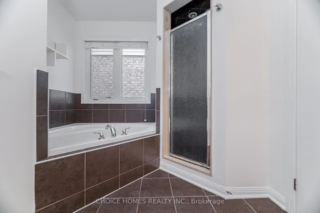 房产图片 28 - 319 麦克杜格尔交汇处