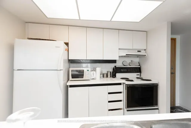 Additional image 13 of 77 Harbour Sq Unit 2910