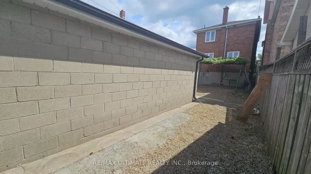 Additional image 28 of 300 Earlscourt Ave