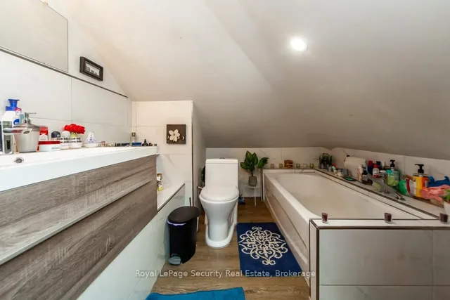 Additional image 35 of 44 Woodgate Dr