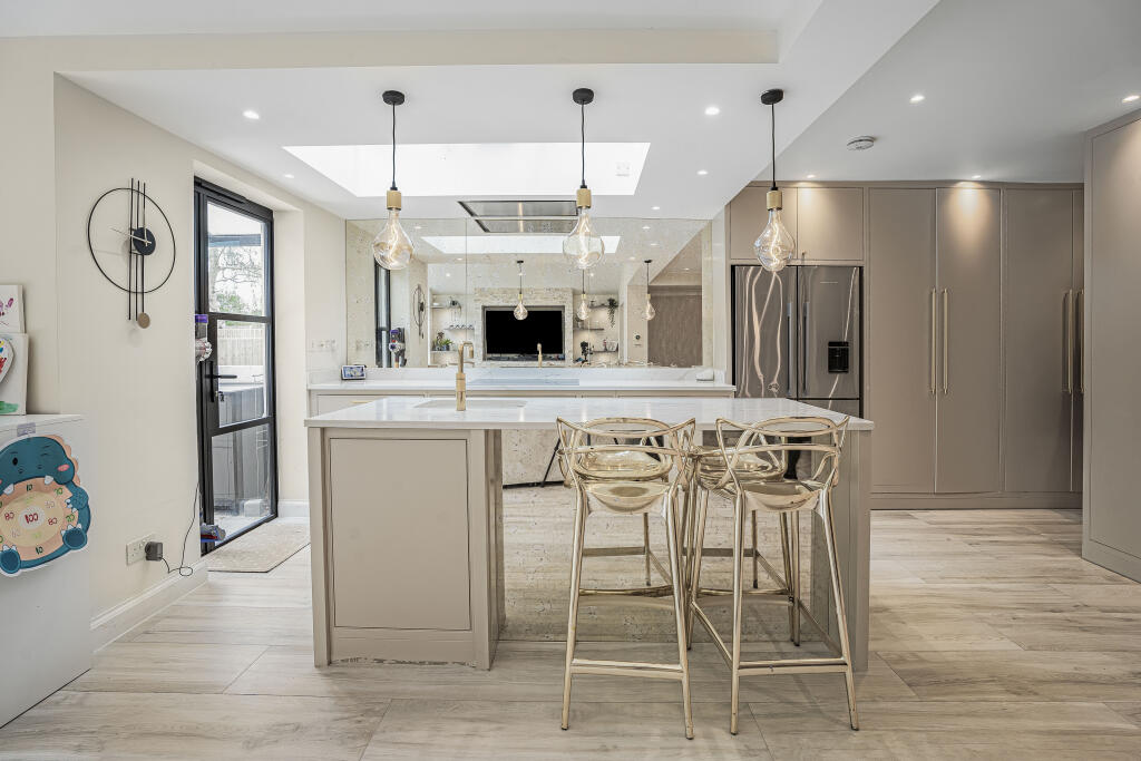 Additional image 9 of Watling Street, St Albans, AL1