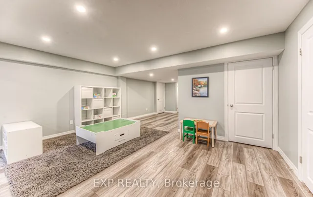 Additional image 36 of 403 Moorlands Cres