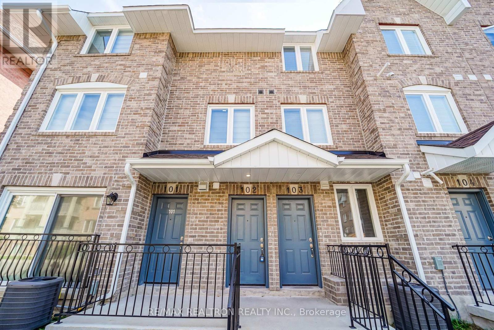 102 - 75 WELDRICK ROAD E|Richmond Hill (Observatory), Ontario L3T0G1