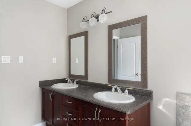 Additional image 33 of 42 Pearwood Crt