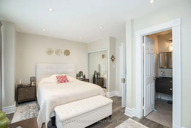 Additional image 18 of 167 NAPIER St