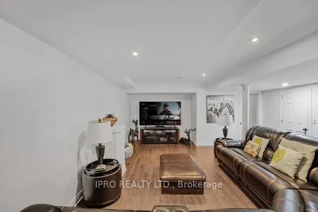 Additional image 32 of 792 Ledbury Cres