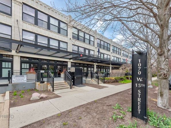 1070 W 15th St UNIT 302, Chicago, IL 60608