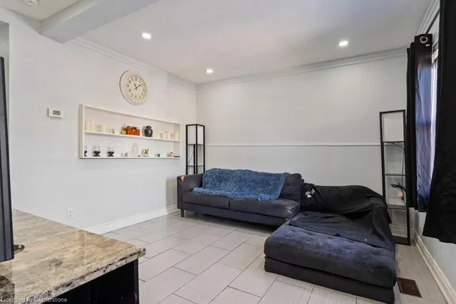 Additional image 3 of 30 Robins Ave