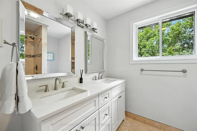 Additional image 37 of 4240 Dunvegan Rd