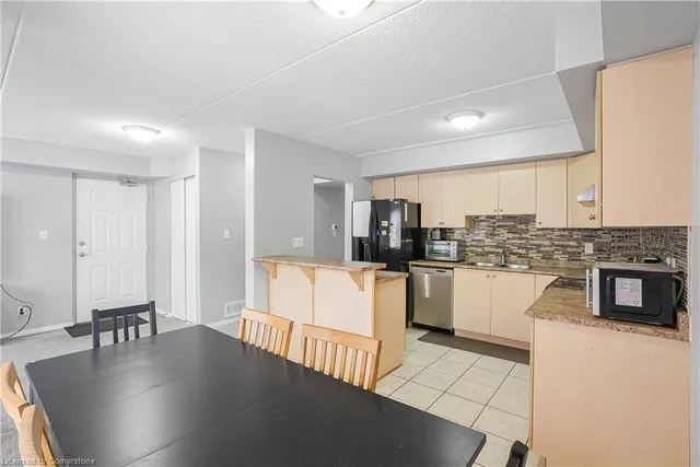 Additional image 9 of 12 Holborn St Unit B11