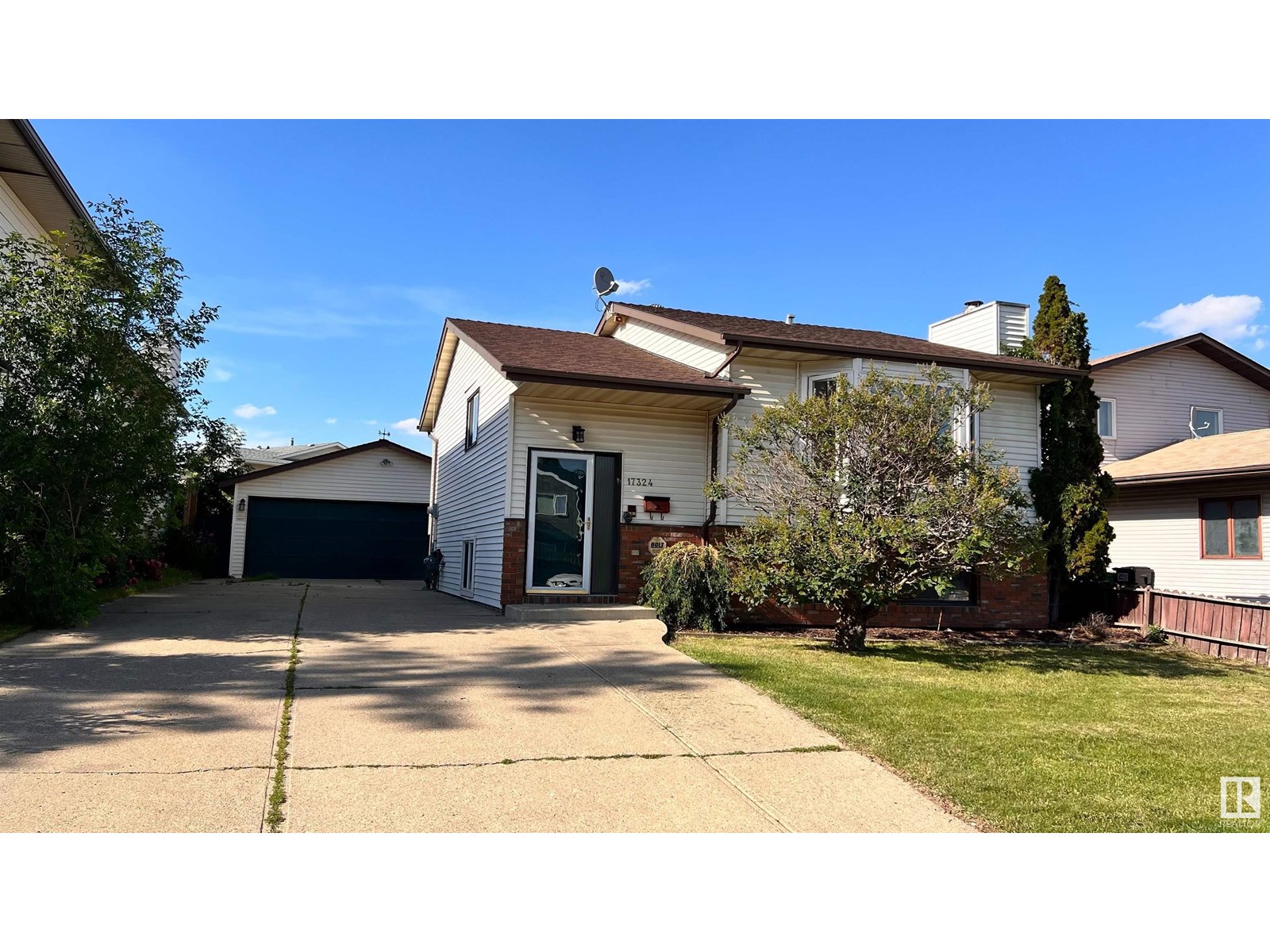 17324 92 AV NW NW|Edmonton, Alberta T5T3C2