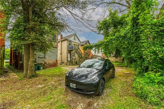 Additional image 40 of 738 King St