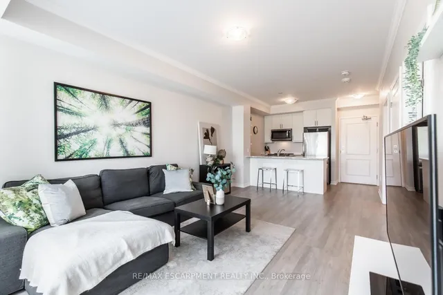 Additional image 12 of 450 Dundas St Unit 303