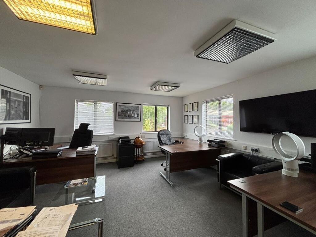 Additional image 2 of 23 Porters Wood, St Albans, Hertfordshire, AL3 6PQ