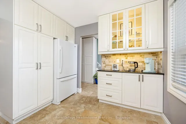 Additional image 9 of 633 Woodward Ave