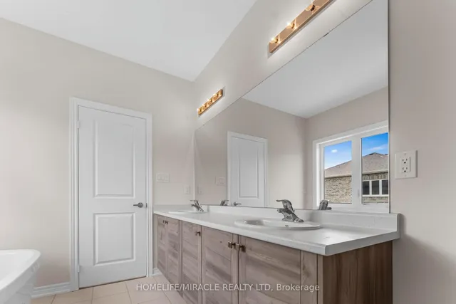 房产图片 34 - 873 Logan Dr