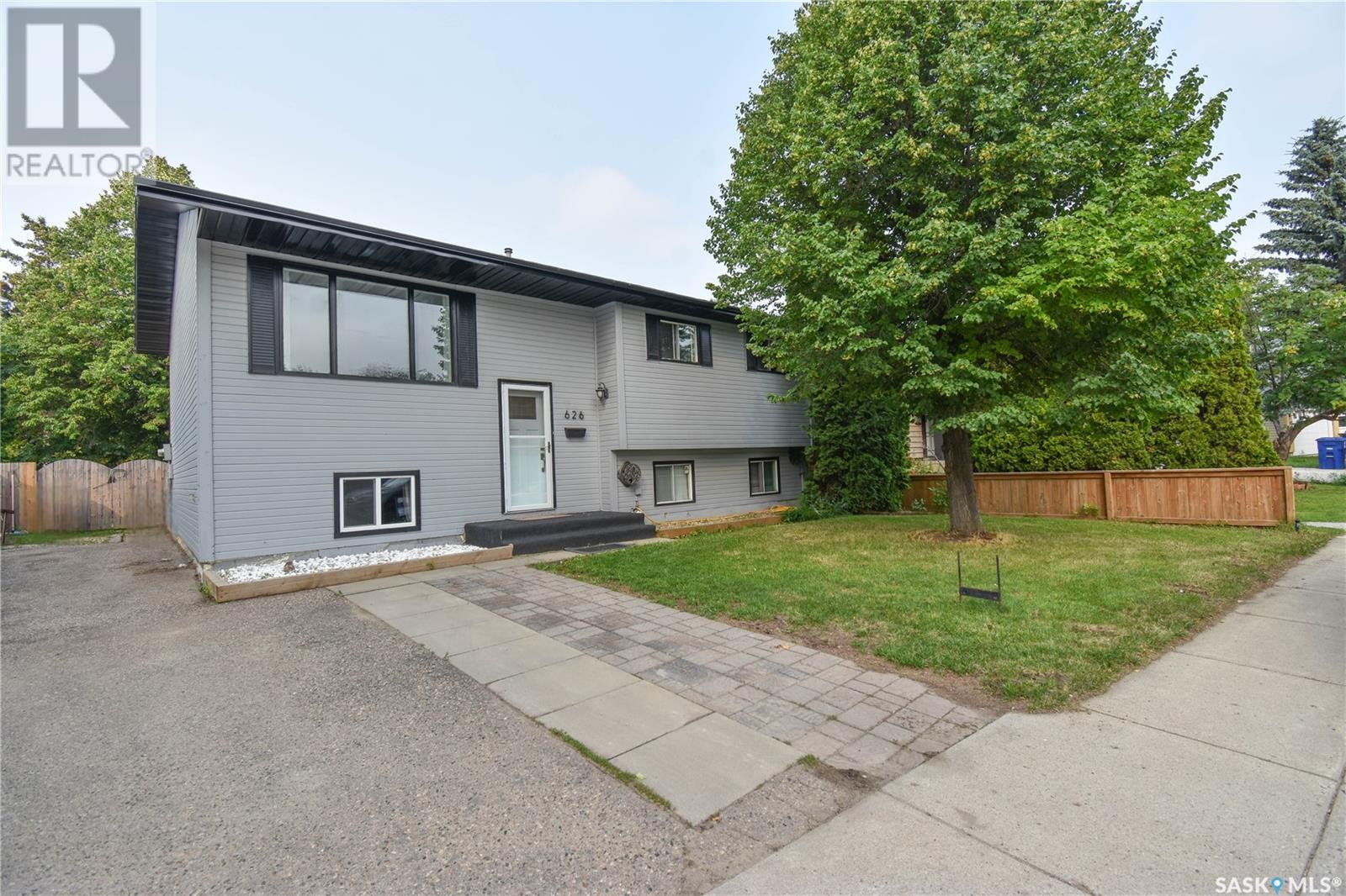 626 Kingsmere BOULEVARD|Saskatoon, Saskatchewan S7J3Y1