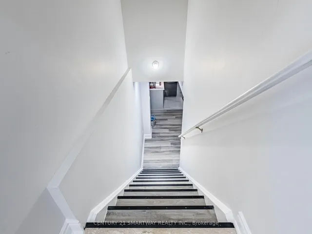 Additional image 35 of 38 Bottlebrush Dr