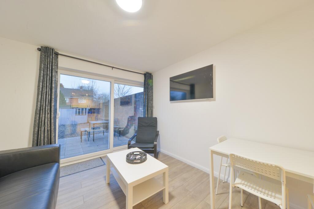 Additional image 4 of Room 1, Pond Croft, Hatfield