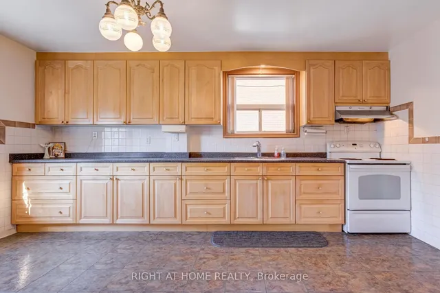 Additional image 24 of 124 Clairton Cres