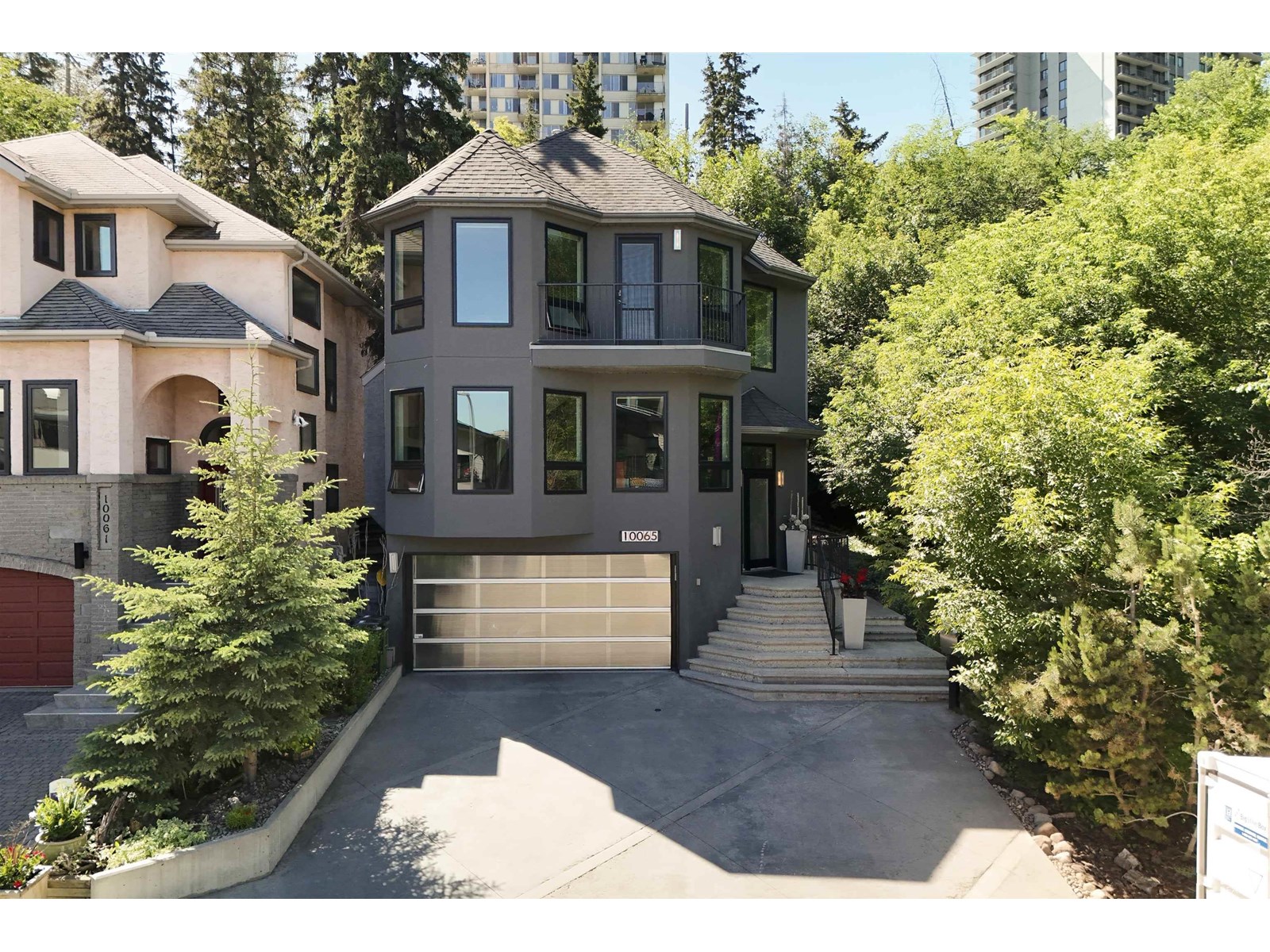 10065 90 AV NW|Edmonton, Alberta T6E4X2