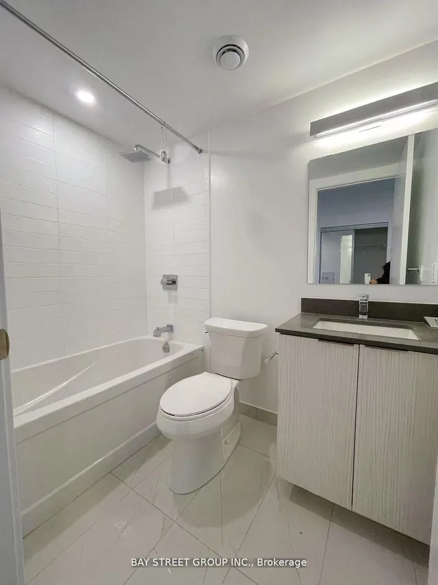 Additional image 6 of 501 Yonge St Unit 4805