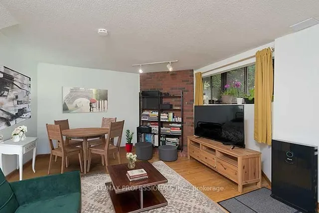 Additional image 24 of 164 Quebec Ave