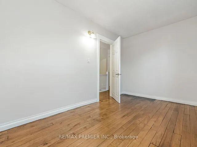 Additional image 19 of 884 Runnymede Rd