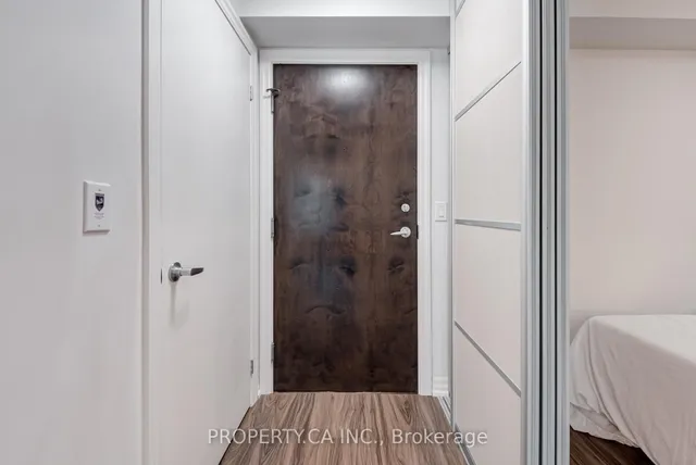 Additional image 18 of 16 Yonge St Unit 807