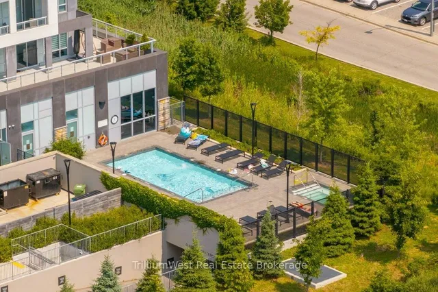 Additional image 42 of 1050 Main St Unit 1004